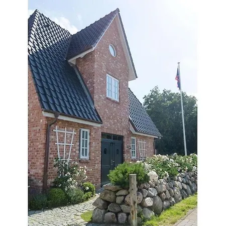 With 4 Bedrooms * Böhl