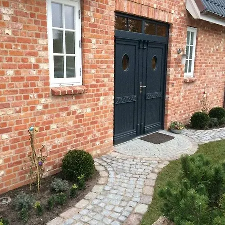 With 4 Bedrooms Böhl