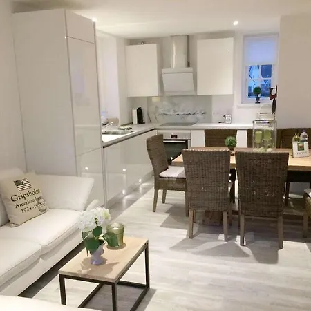 With 4 Bedrooms בית נופש *