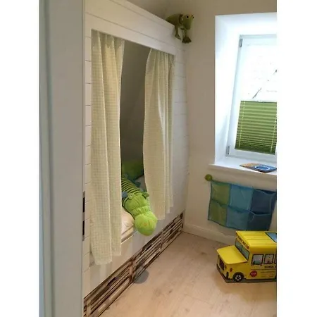With 4 Bedrooms Böhl